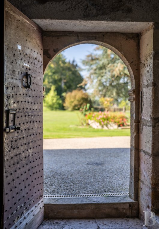 Au nord-est de la Gironde, en limite de la Dordogne, un château de famille du 11e siècle - photo  n°37