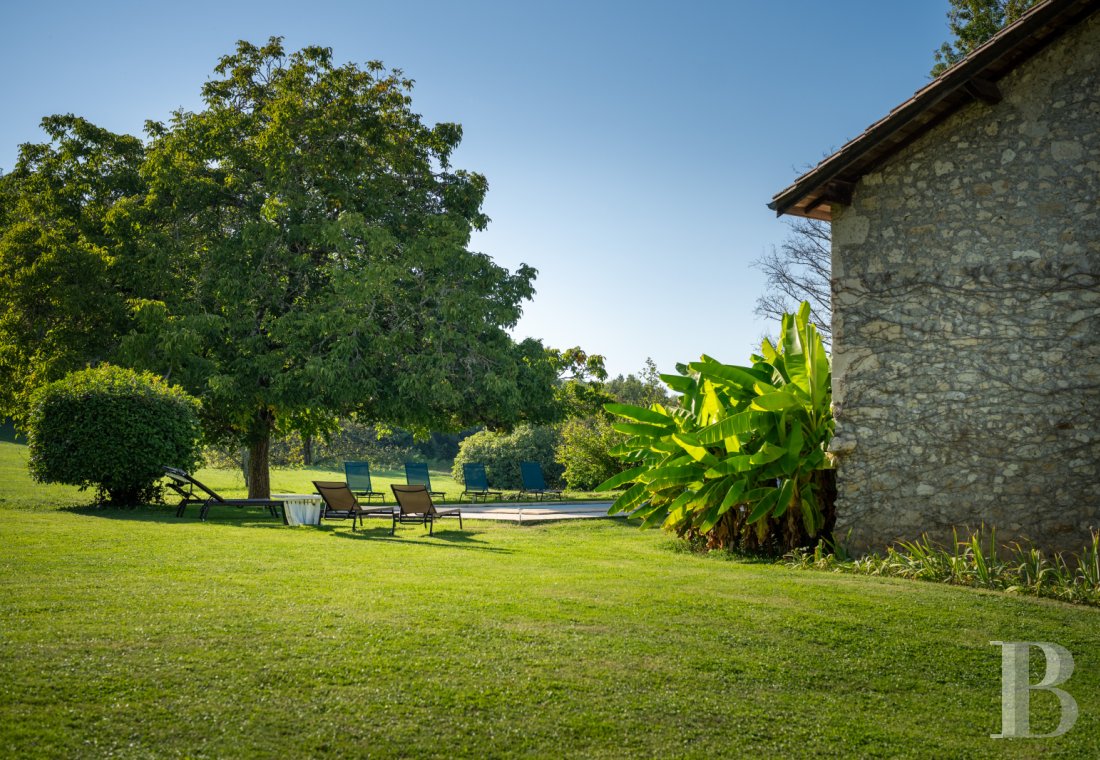 Au nord-est de la Gironde, en limite de la Dordogne, un château de famille du 11e siècle - photo  n°36