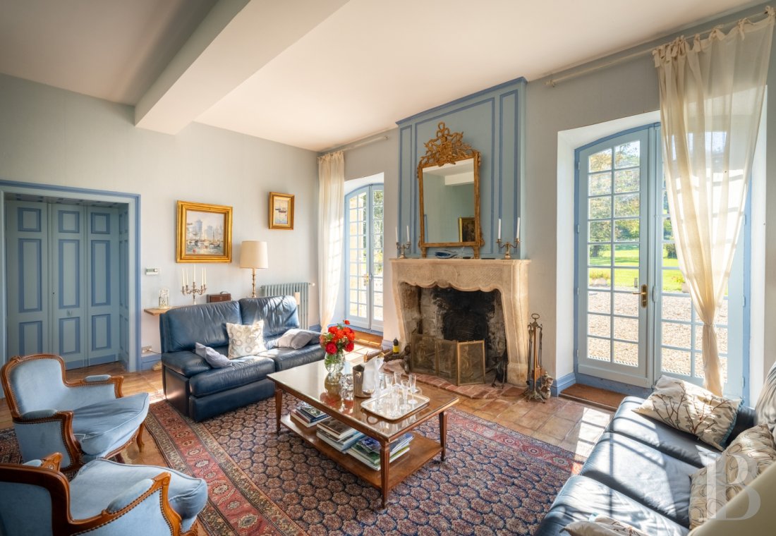 Au nord-est de la Gironde, en limite de la Dordogne, un château de famille du 11e siècle - photo  n°12