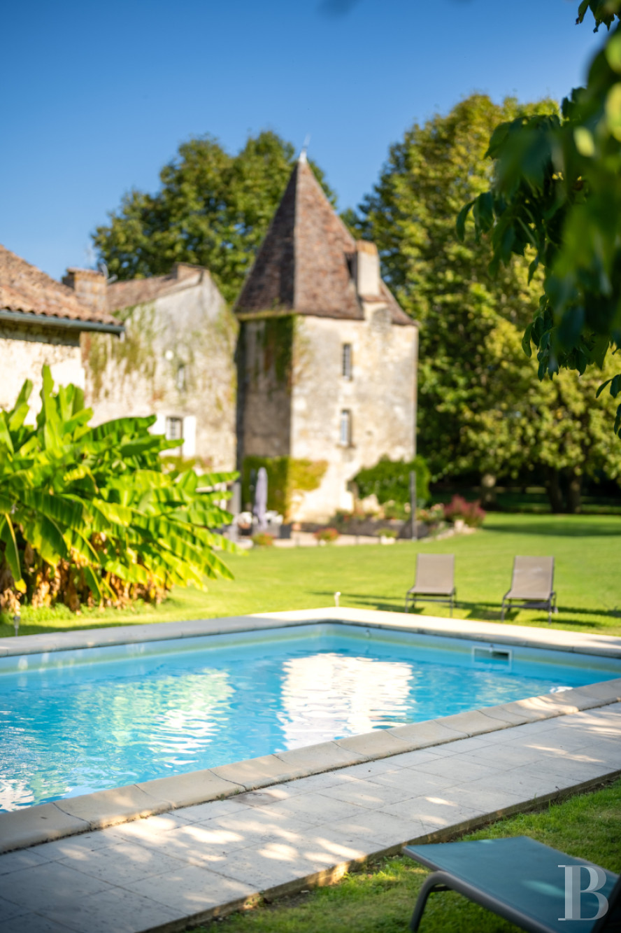 An 11th-century family château bordering the Dordogne in the north-east of Gironde - photo  n°6