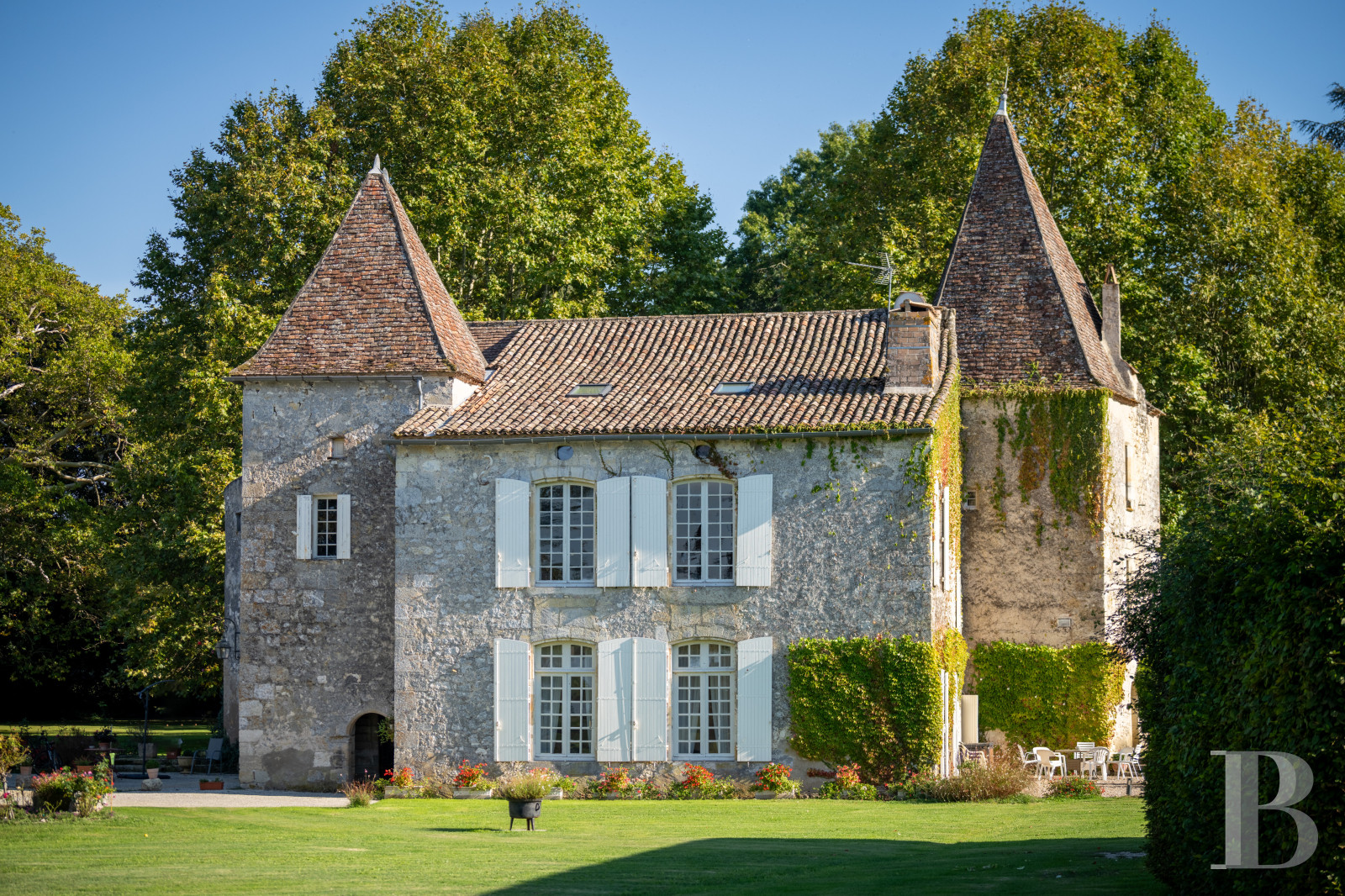 An 11th-century family château bordering the Dordogne in the north-east of Gironde - photo  n°8