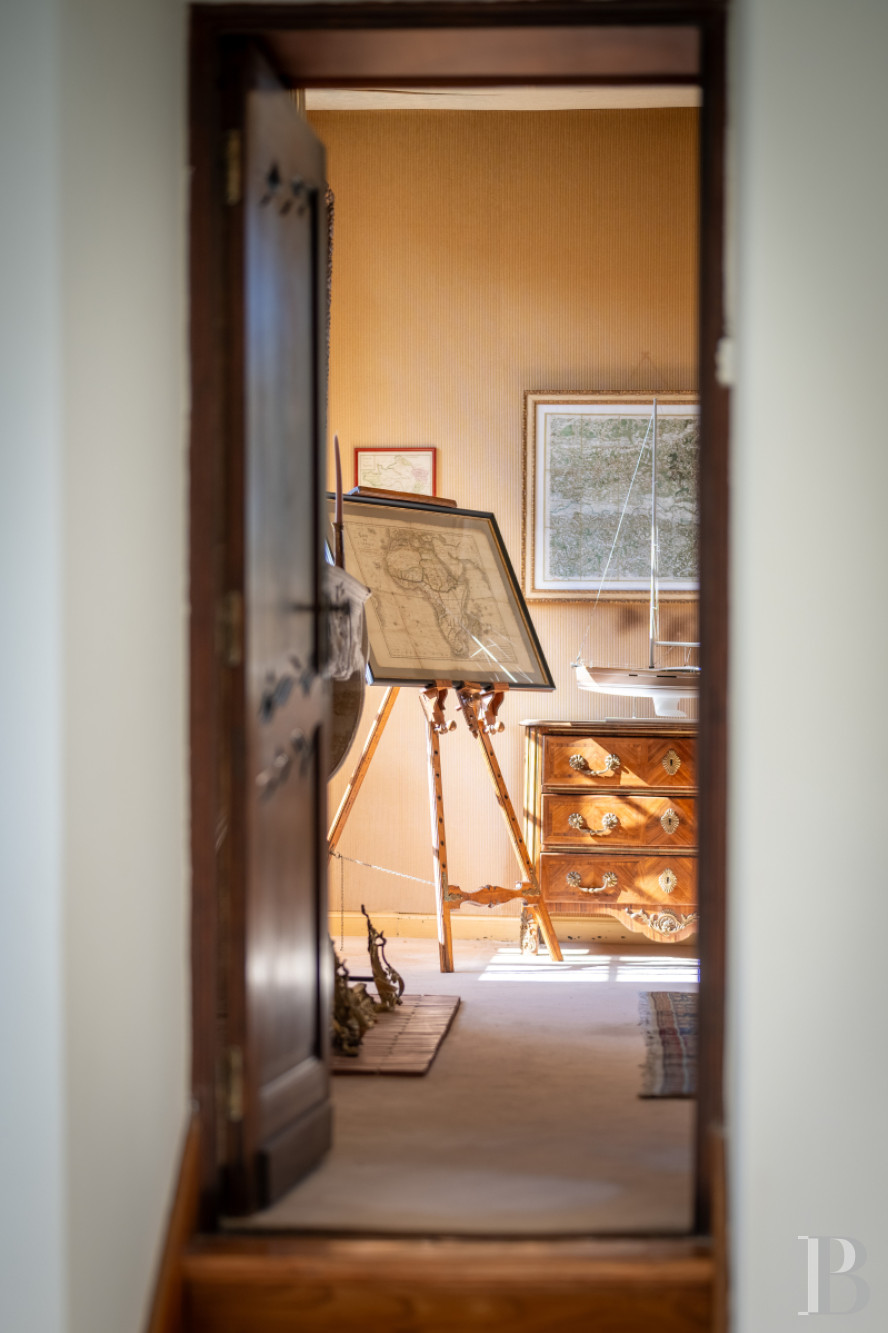 An 11th-century family château bordering the Dordogne in the north-east of Gironde - photo  n°29