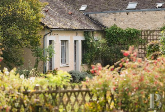 À Malesherbes, dans le Loiret, l’ancienne dépendance du château de Rouville et son jardin en lisière de forêt - photo  n°47