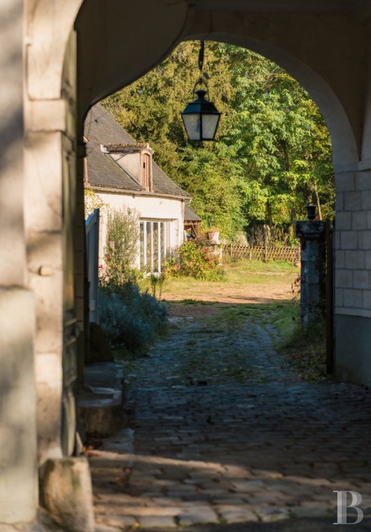 À Malesherbes, dans le Loiret, une demeure du 18e siècle et son jardin en lisière de forêt - photo  n°2
