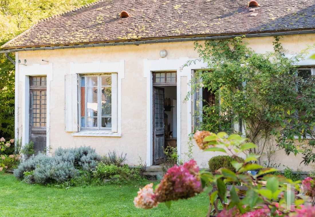 À Malesherbes, dans le Loiret, l’ancienne dépendance du château de Rouville et son jardin en lisière de forêt - photo  n°50