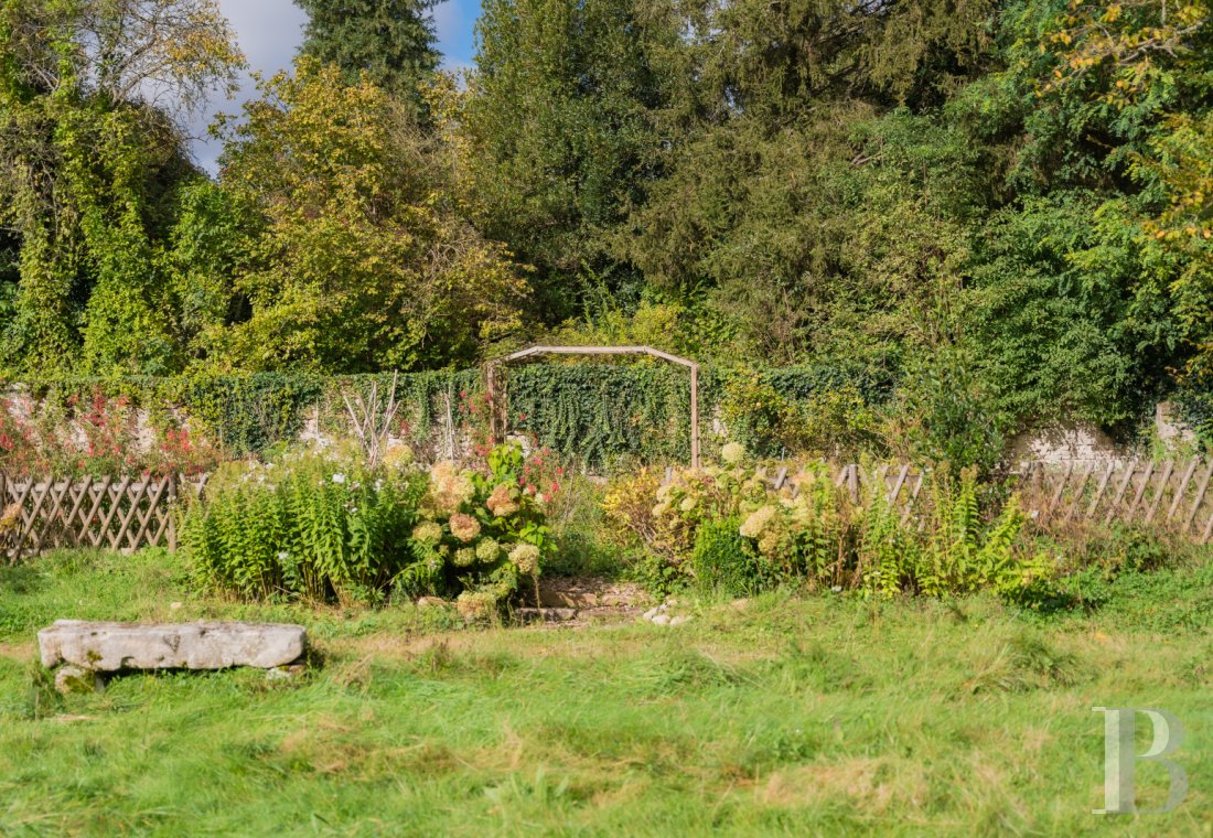 À Malesherbes, dans le Loiret, l’ancienne dépendance du château de Rouville et son jardin en lisière de forêt - photo  n°8