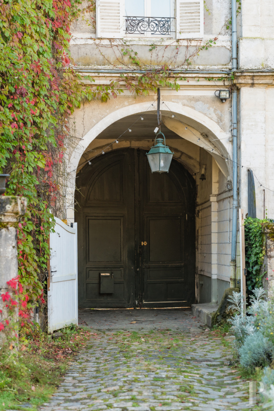 In Malesherbes, in the Loiret region, an 18th-century residence and its garden on the edge of the forest - photo  n°2