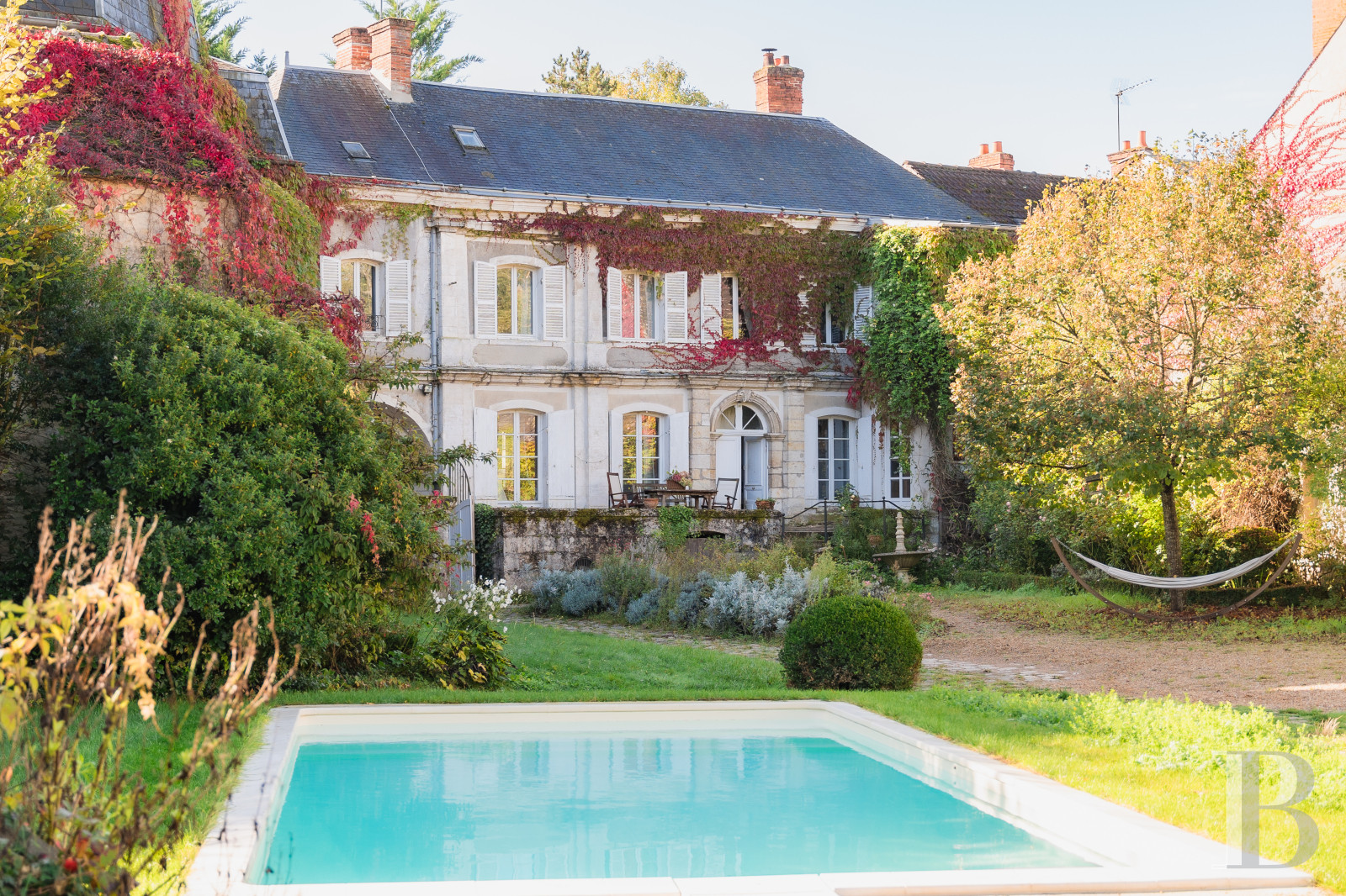 In Malesherbes, in the Loiret region, an 18th-century residence and its garden on the edge of the forest - photo  n°1