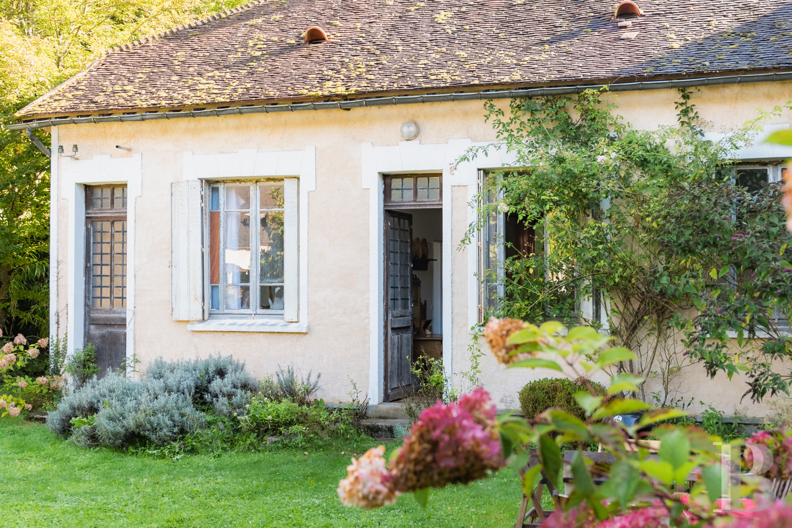 In Malesherbes, in the Loiret region, an 18th-century residence and its garden on the edge of the forest - photo  n°50