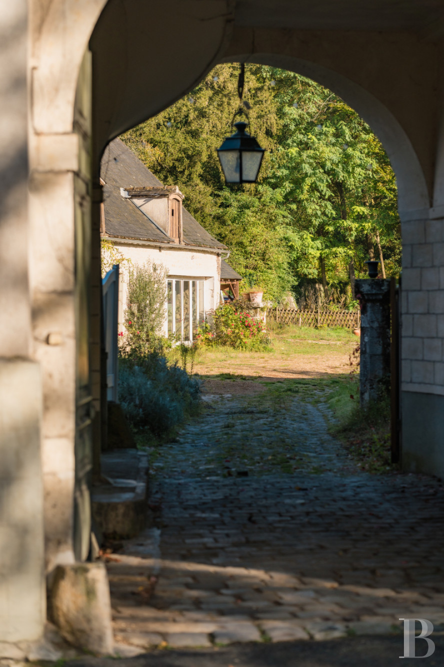 À Malesherbes, dans le Loiret, une demeure du 18e siècle et son jardin en lisière de forêt - photo  n°2