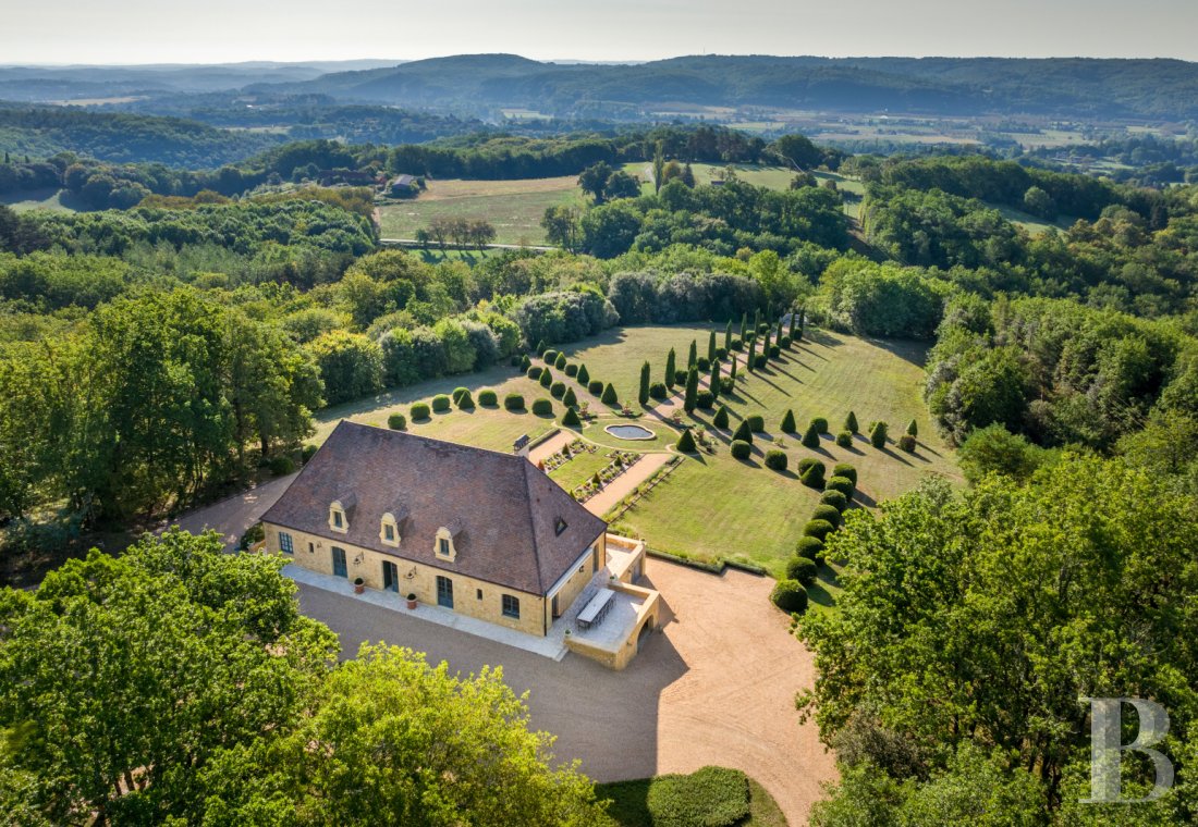 A country manor built in 17th century Périgord style south of Sarlat-la-Caneda in the Dordogne - photo  n°45