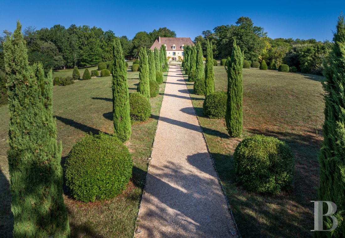 A country manor built in 17th century Périgord style south of Sarlat-la-Caneda in the Dordogne - photo  n°28
