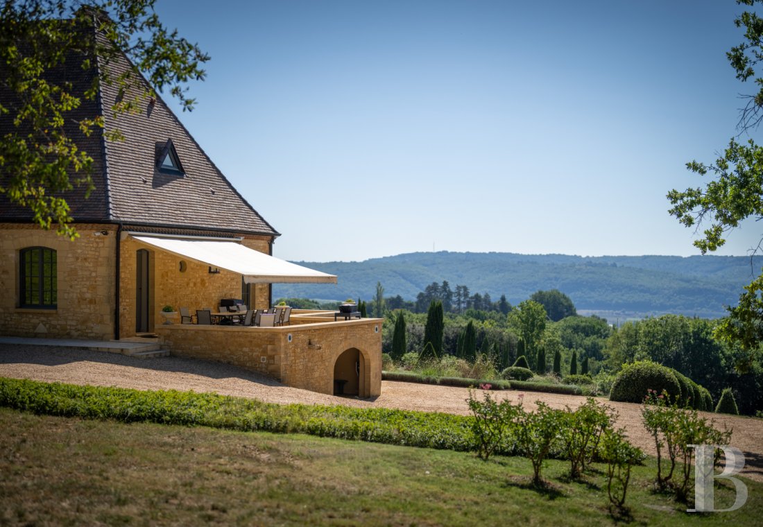 A country manor built in 17th century Périgord style south of Sarlat-la-Caneda in the Dordogne - photo  n°9