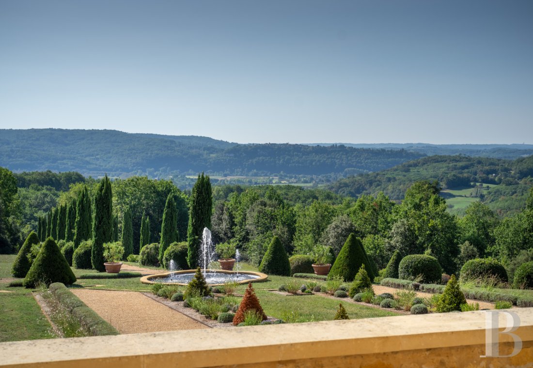 A country manor built in 17th century Périgord style south of Sarlat-la-Caneda in the Dordogne - photo  n°31