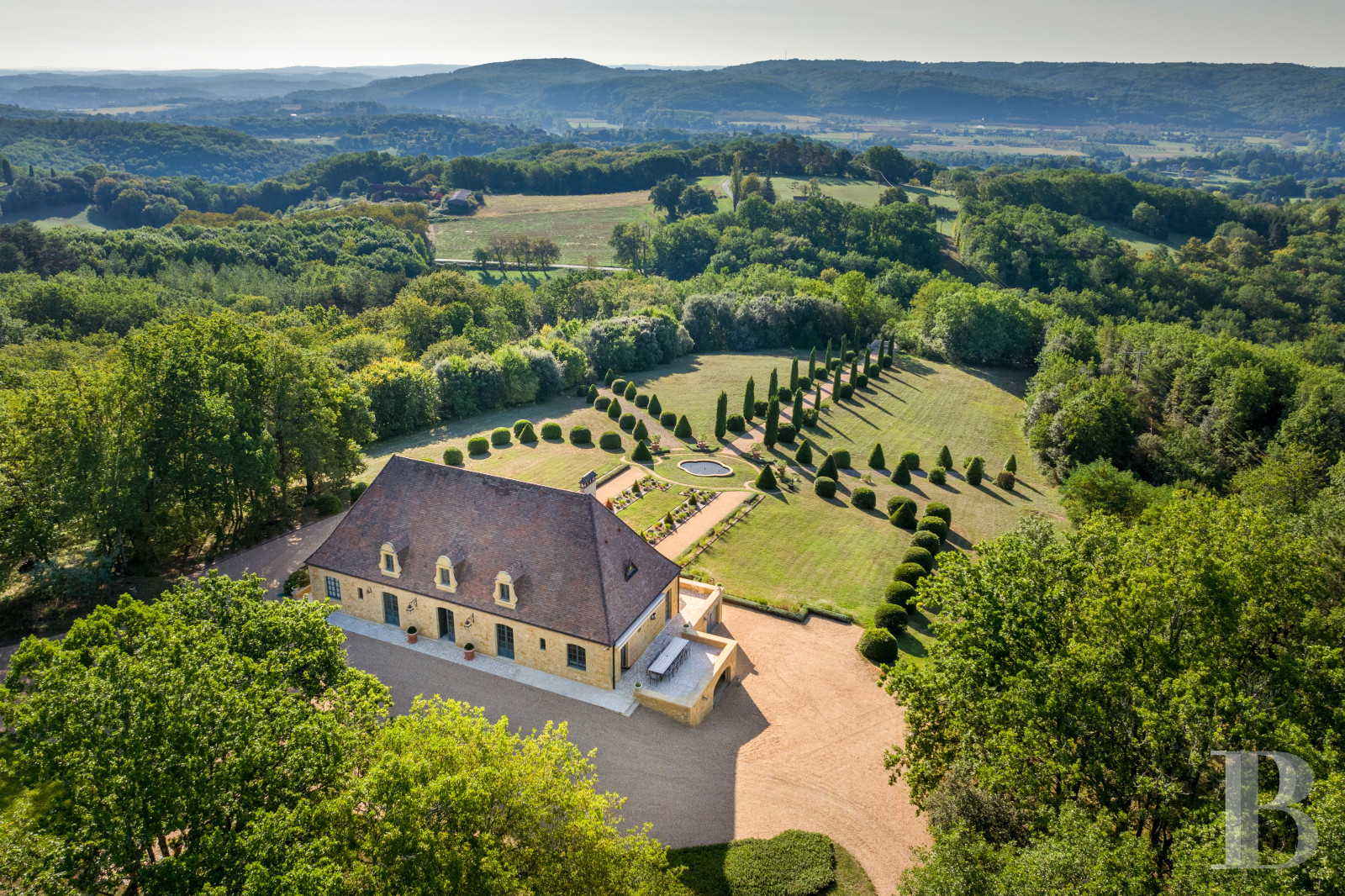 A country manor built in 17th century Périgord style south of Sarlat-la-Caneda in the Dordogne - photo  n°45