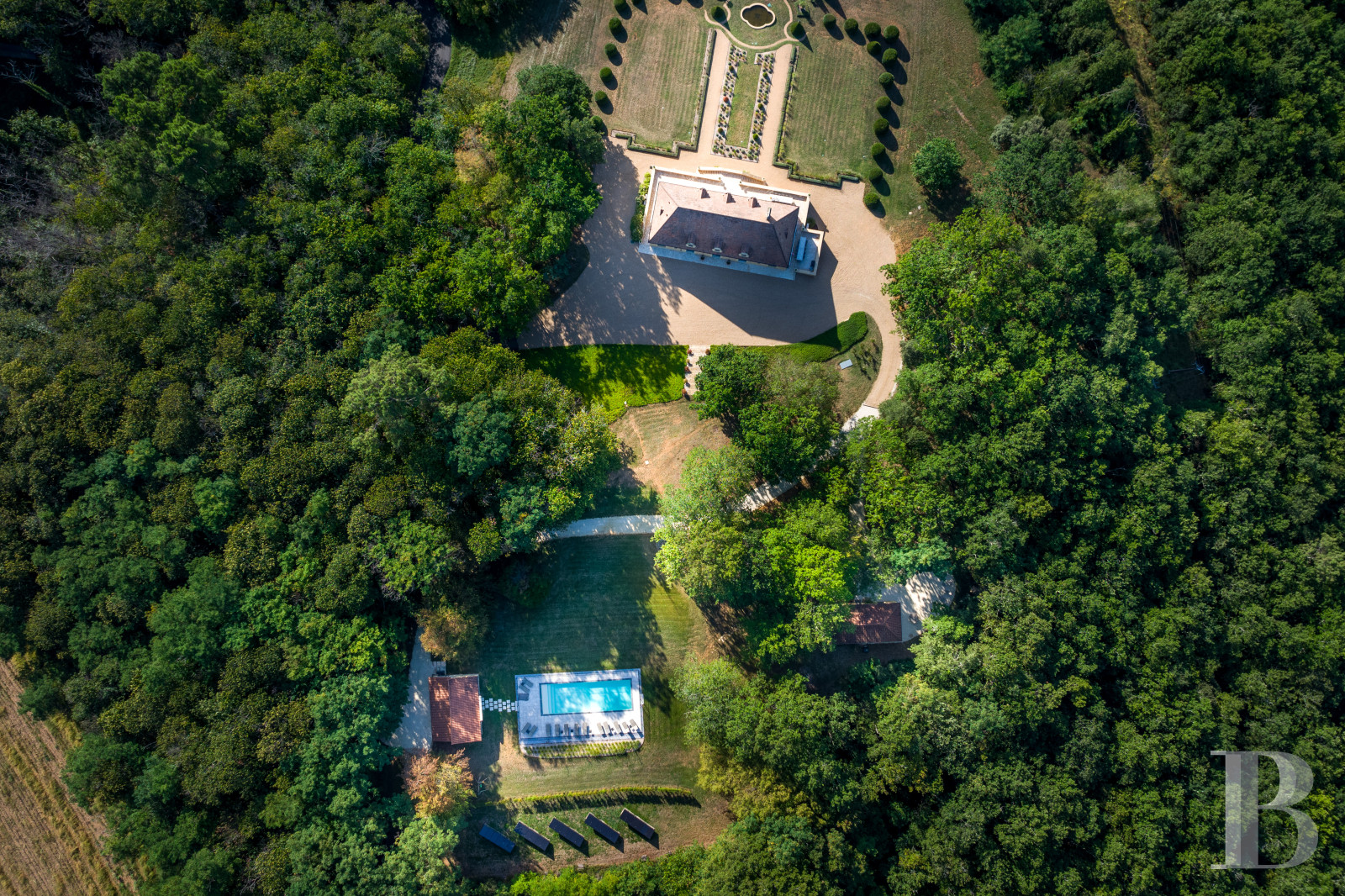A country manor built in 17th century Périgord style south of Sarlat-la-Caneda in the Dordogne - photo  n°4