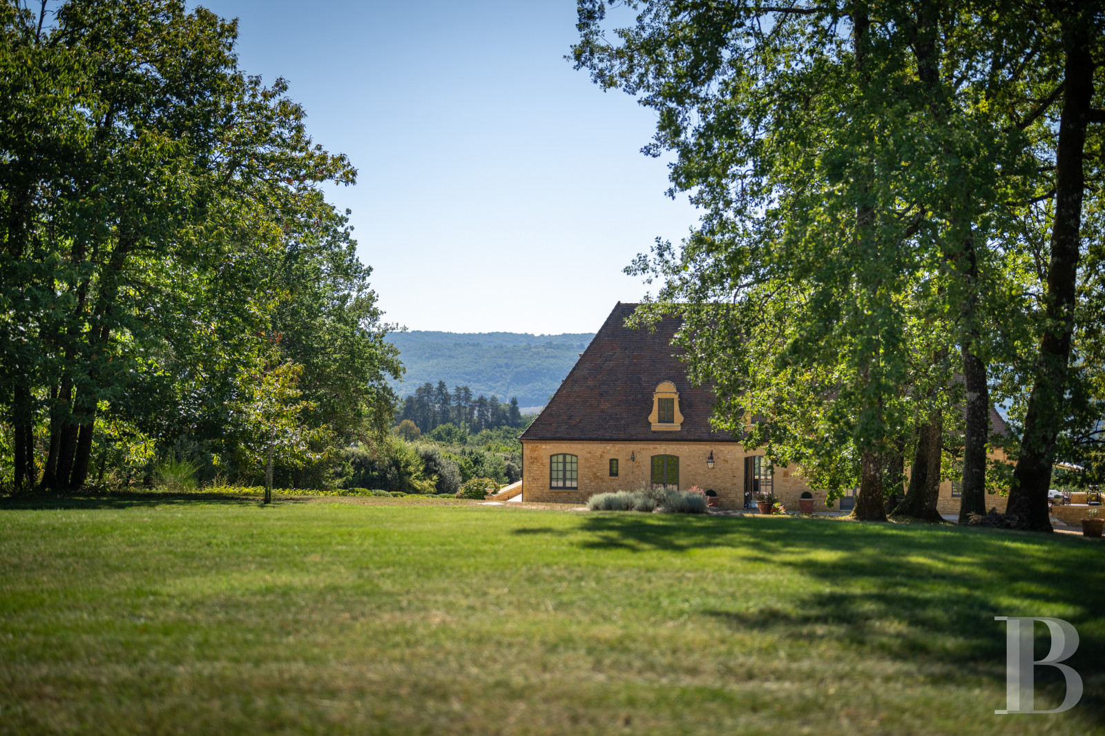 A country manor built in 17th century Périgord style south of Sarlat-la-Caneda in the Dordogne - photo  n°6
