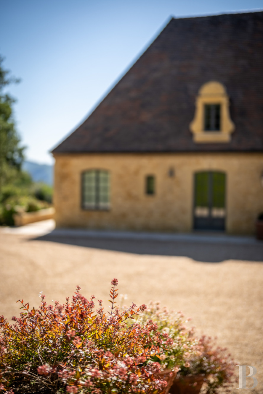 A country manor built in 17th century Périgord style south of Sarlat-la-Caneda in the Dordogne - photo  n°42