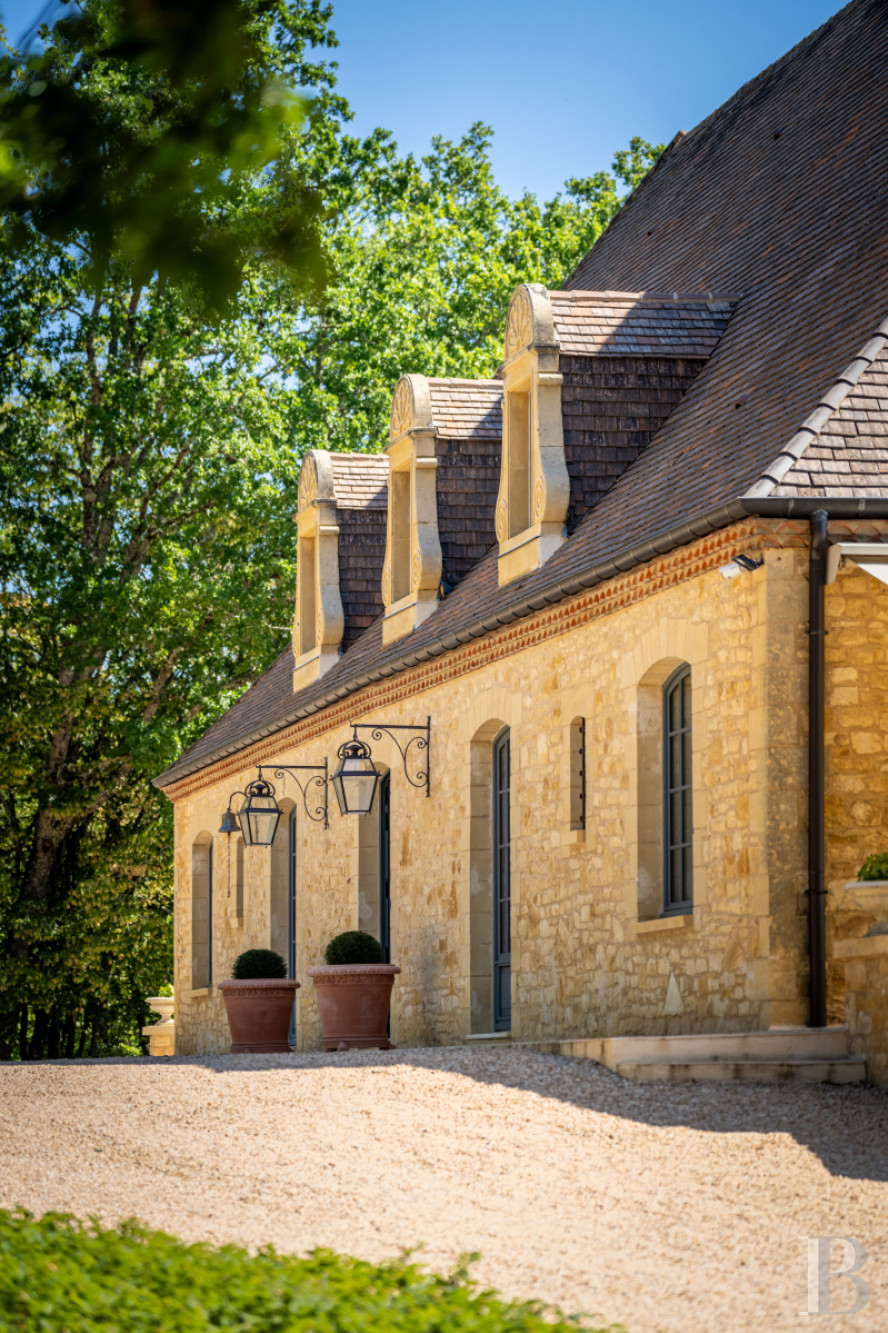 A country manor built in 17th century Périgord style south of Sarlat-la-Caneda in the Dordogne - photo  n°2
