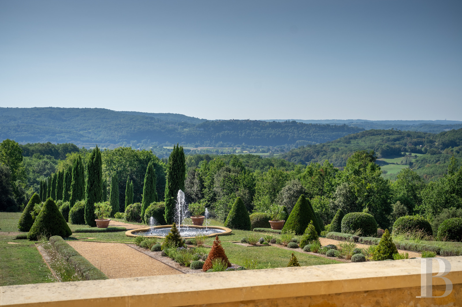 A country manor built in 17th century Périgord style south of Sarlat-la-Caneda in the Dordogne - photo  n°31