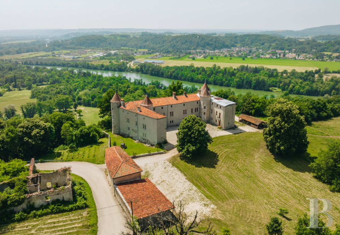 chateaux for sale France rhones alps   - 1