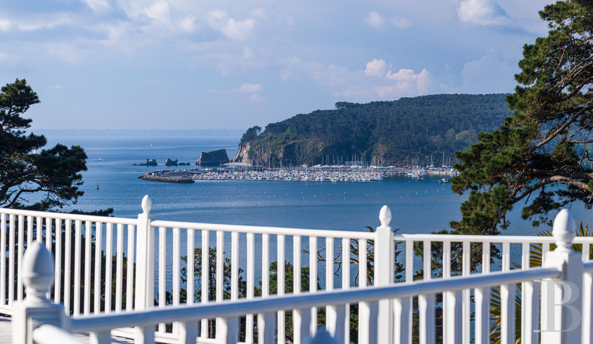 An early 19th century manor house overlooking the Bay of Douarnenez on the Crozon peninsula in Finistère - photo  n°40