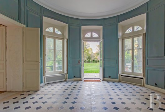 ile-de-france - À 30 min au sud de Paris, dans un château du 18e s.,  un appartement de 195 m² avec son décor d'origine et son jardin