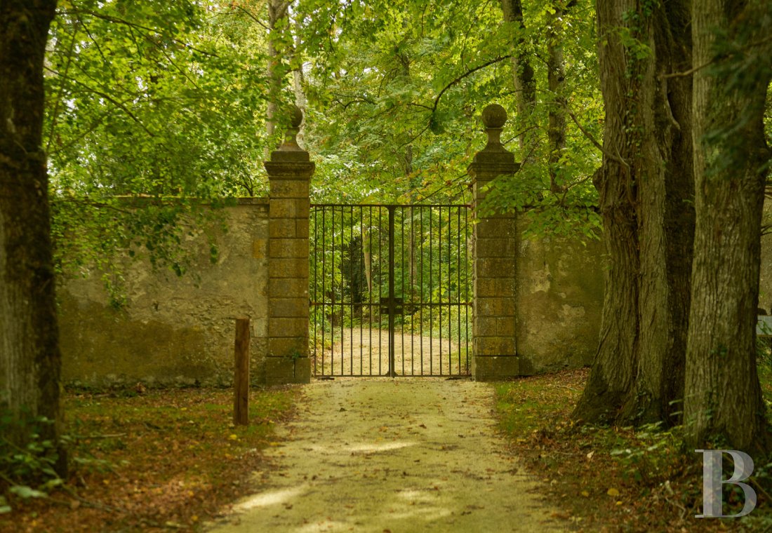 Dans le Val de Loire, près de Sancerre, un château du 18e siècle au milieu des vignes - photo  n°41