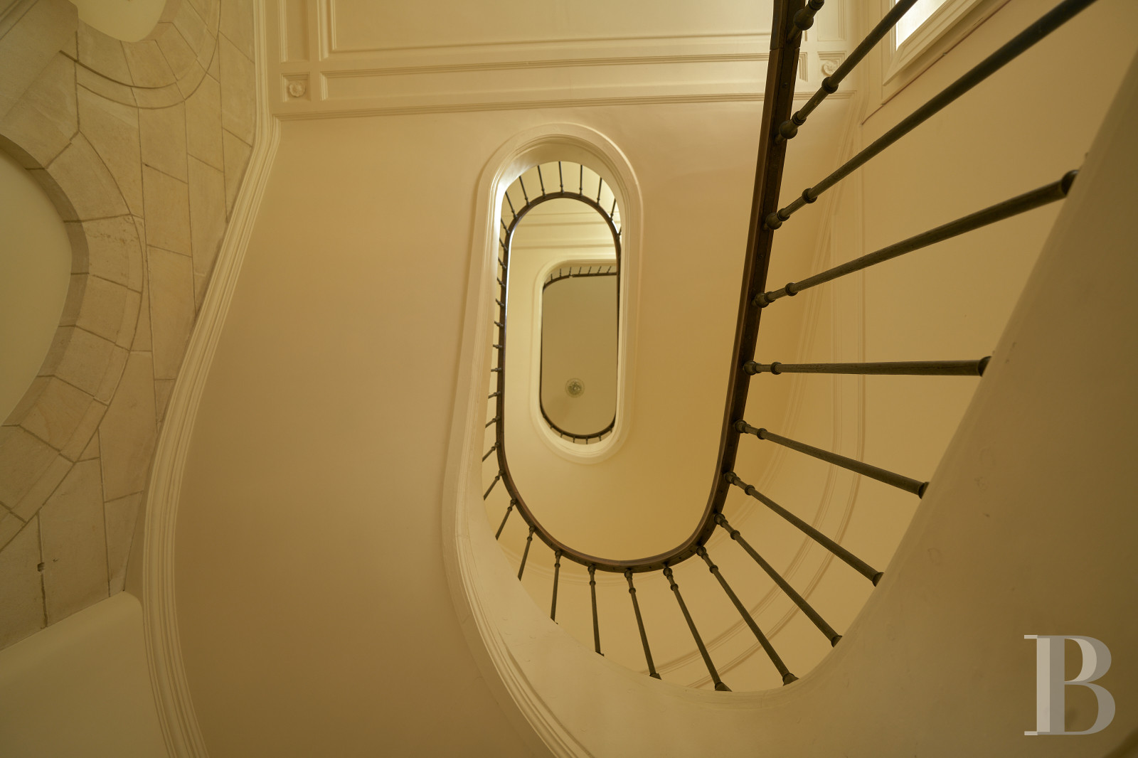 Dans le Val de Loire, près de Sancerre, un château du 18e siècle au milieu des vignes - photo  n°15