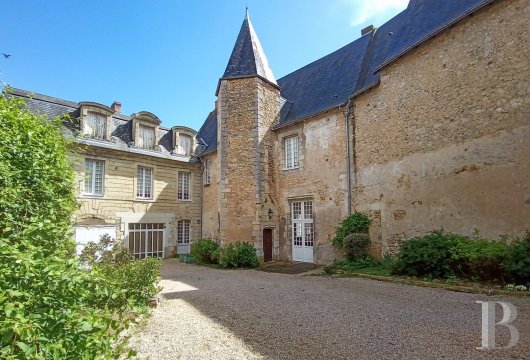 poitou-charentes - A comfortable, beautifully decorated 15th and 17th century residence  in a small town of art between Anjou and Poitou 
