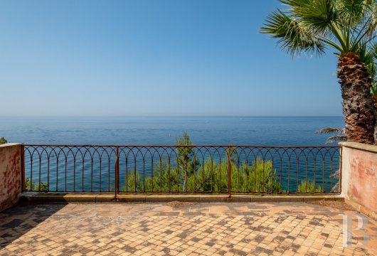 provence-cote-dazur - A 20th-century villa with outbuildings, a garden, swimming pool and   panoramic views of the Mediterranean Sea, to the west of Marseille on the Blue Coast