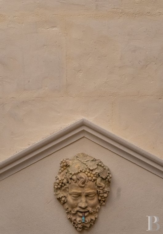 A flat in a private mansion in the Arles Mannerist style in Tarascon, the emblematic city of the Counts of Provence - photo  n°10