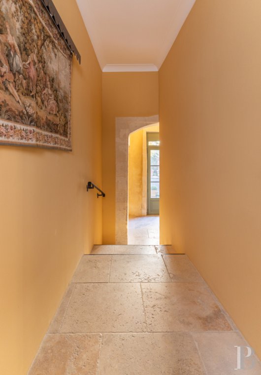A flat in a private mansion in the Arles Mannerist style in Tarascon, the emblematic city of the Counts of Provence - photo  n°20