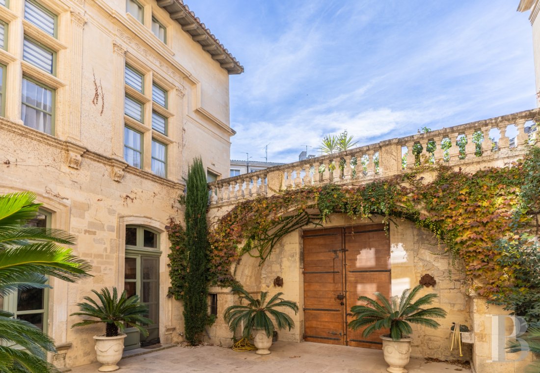 A flat in a private mansion in the Arles Mannerist style in Tarascon, the emblematic city of the Counts of Provence - photo  n°5