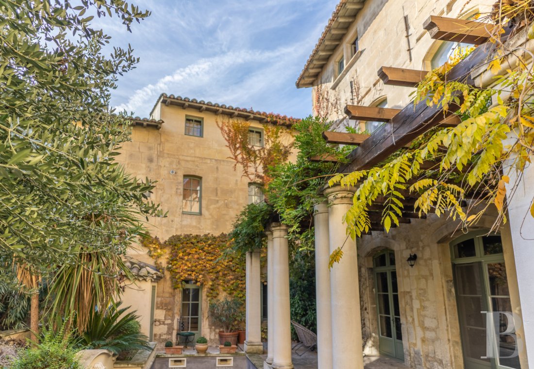 A flat in a private mansion in the Arles Mannerist style in Tarascon, the emblematic city of the Counts of Provence - photo  n°12