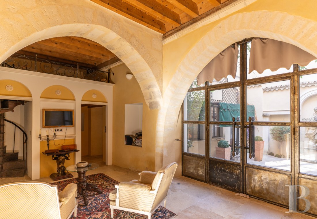 A flat in a private mansion in the Arles Mannerist style in Tarascon, the emblematic city of the Counts of Provence - photo  n°25