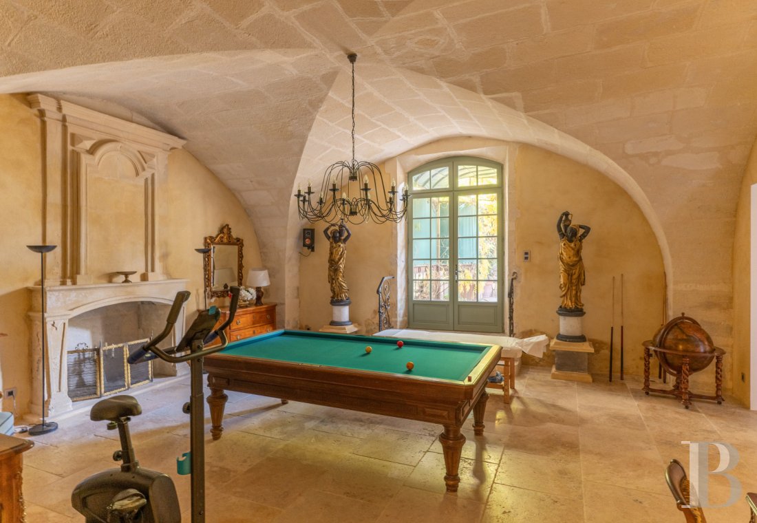 A flat in a private mansion in the Arles Mannerist style in Tarascon, the emblematic city of the Counts of Provence - photo  n°16