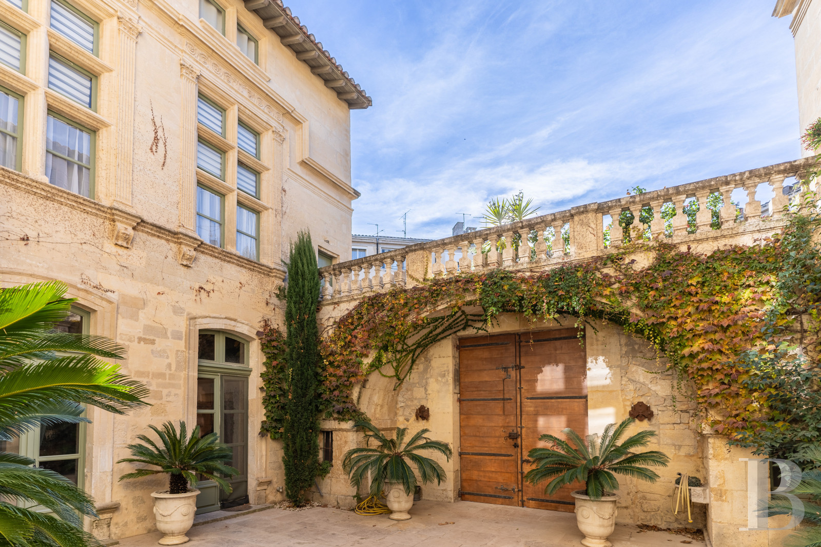 A flat in a private mansion in the Arles Mannerist style in Tarascon, the emblematic city of the Counts of Provence - photo  n°5