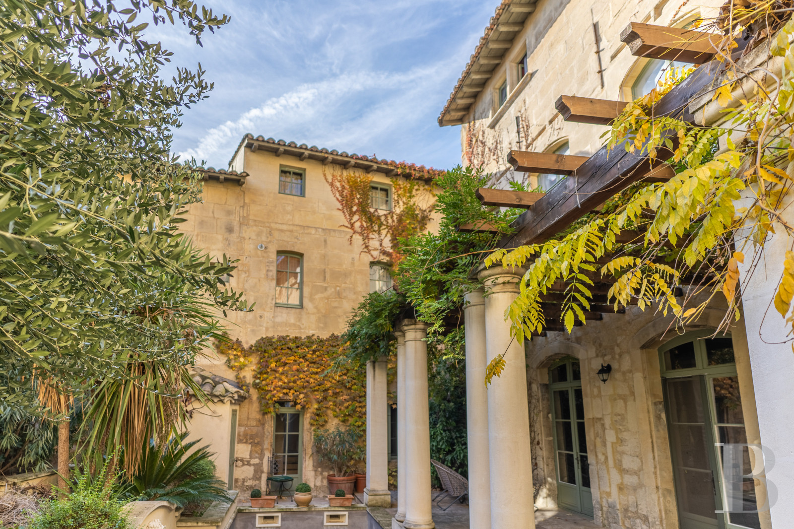 A flat in a private mansion in the Arles Mannerist style in Tarascon, the emblematic city of the Counts of Provence - photo  n°12