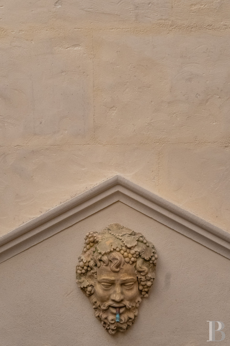A flat in a private mansion in the Arles Mannerist style in Tarascon, the emblematic city of the Counts of Provence - photo  n°10