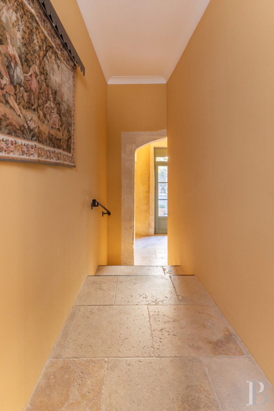 A flat in a private mansion in the Arles Mannerist style in Tarascon, the emblematic city of the Counts of Provence - photo  n°20