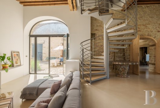 A village house opening out onto the countryside between Beaune and Meursault in the Côte d'Or  - photo  n°24