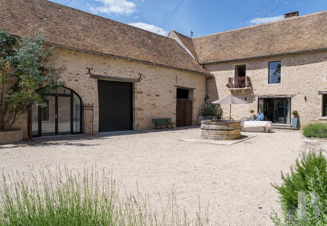 En Côte d’Or, entre Beaune et Meursault, une maison de village ouverte sur la campagne - photo  n°6