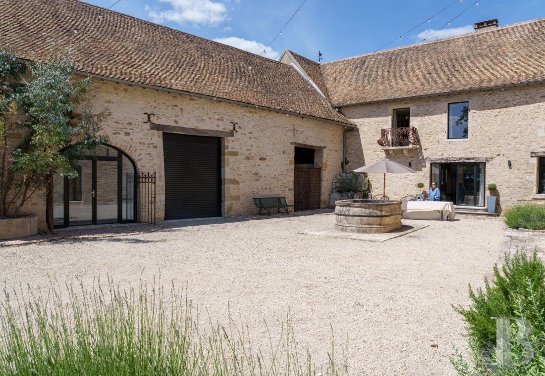 A village house opening out onto the countryside between Beaune and Meursault in the Côte d'Or  - photo  n°6