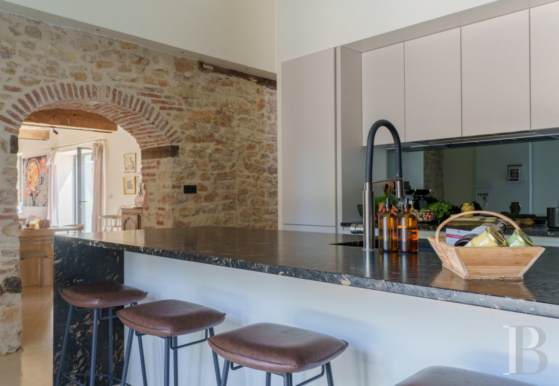 A village house opening out onto the countryside between Beaune and Meursault in the Côte d'Or  - photo  n°17
