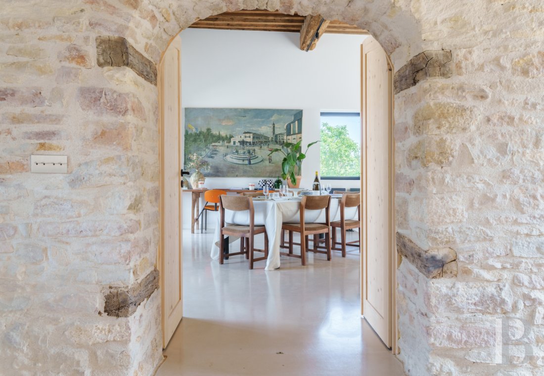 A village house opening out onto the countryside between Beaune and Meursault in the Côte d'Or  - photo  n°26