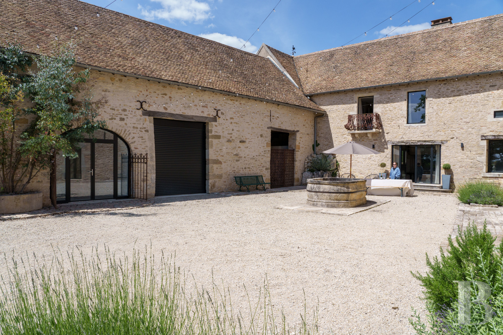 A village house opening out onto the countryside between Beaune and Meursault in the Côte d'Or  - photo  n°6
