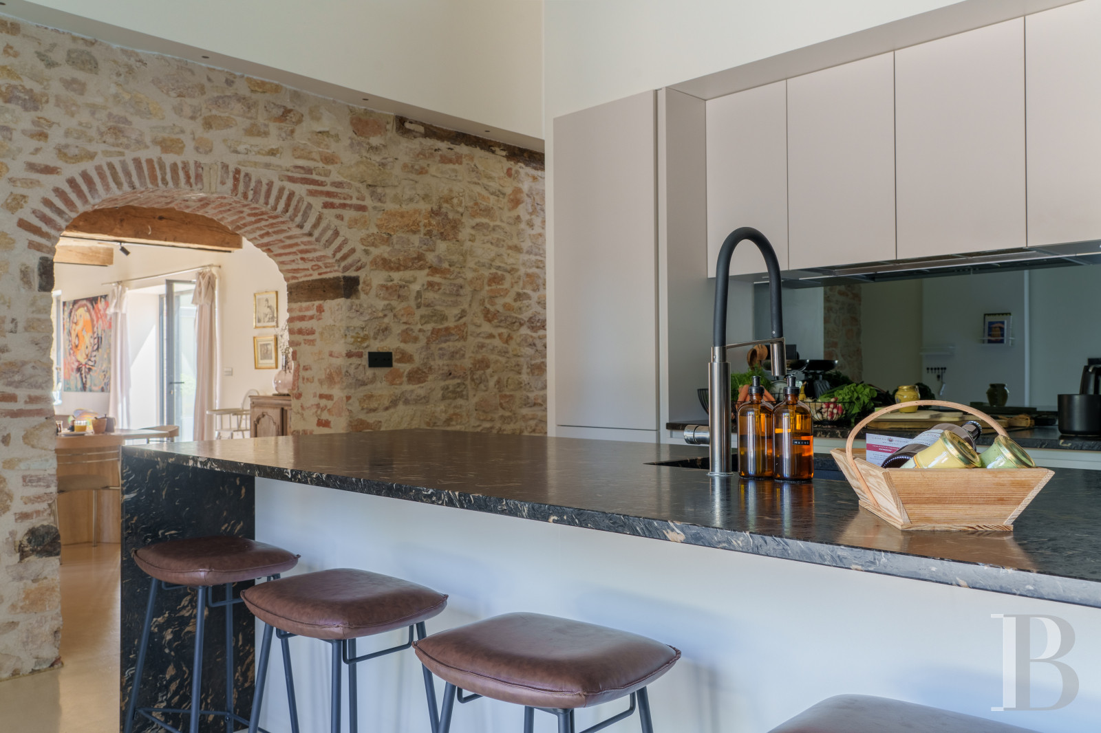 A village house opening out onto the countryside between Beaune and Meursault in the Côte d'Or  - photo  n°17