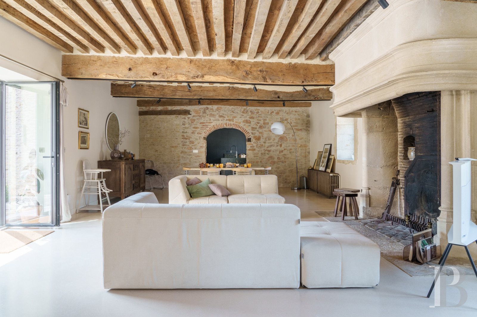 A village house opening out onto the countryside between Beaune and Meursault in the Côte d'Or  - photo  n°10