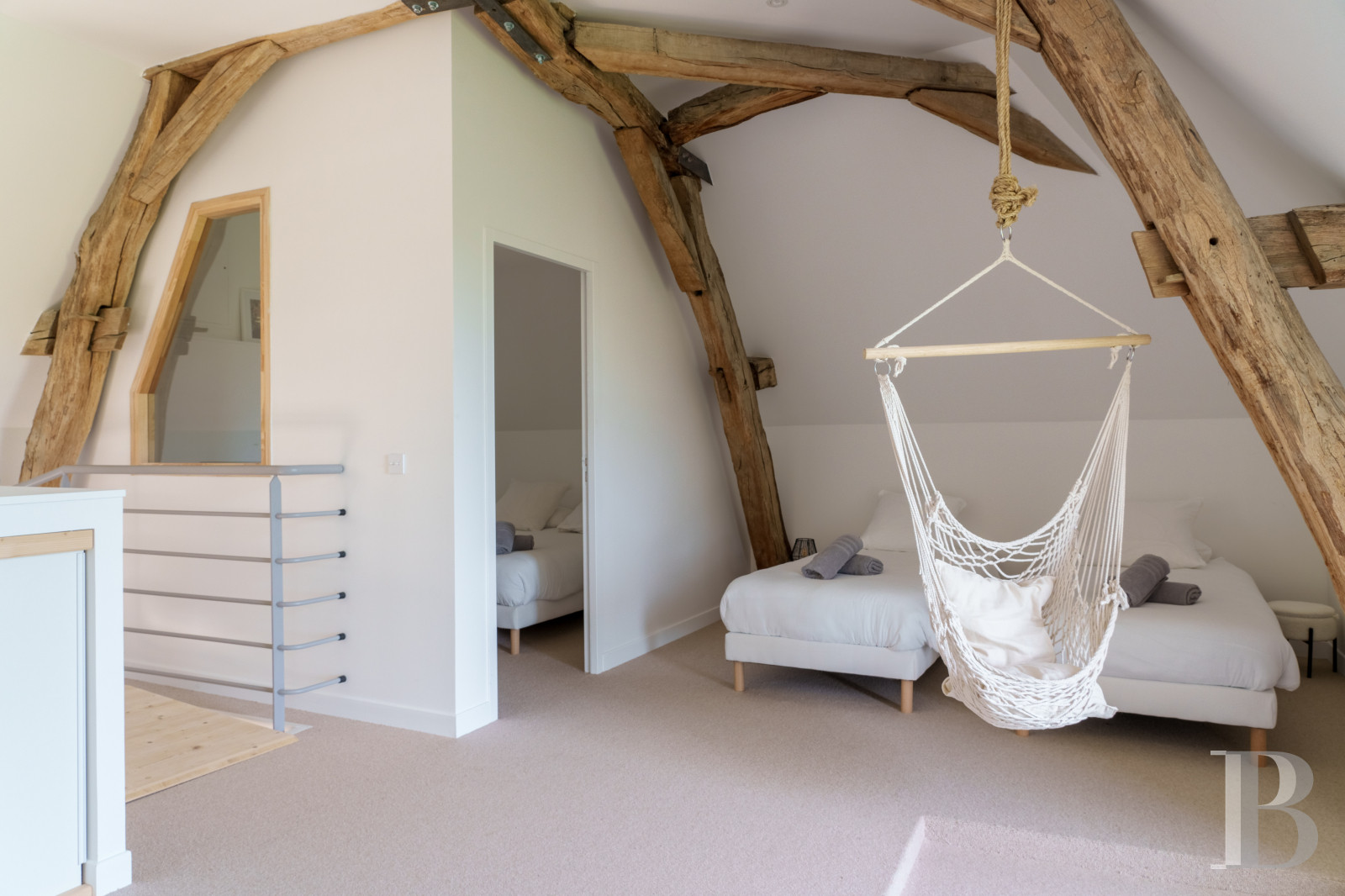 A village house opening out onto the countryside between Beaune and Meursault in the Côte d'Or  - photo  n°30